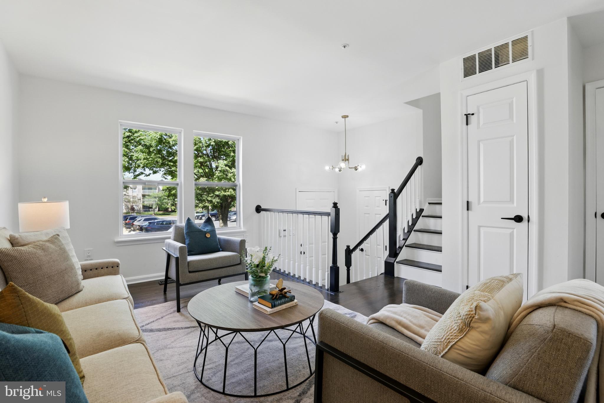 COLONY SQUARE - Residential