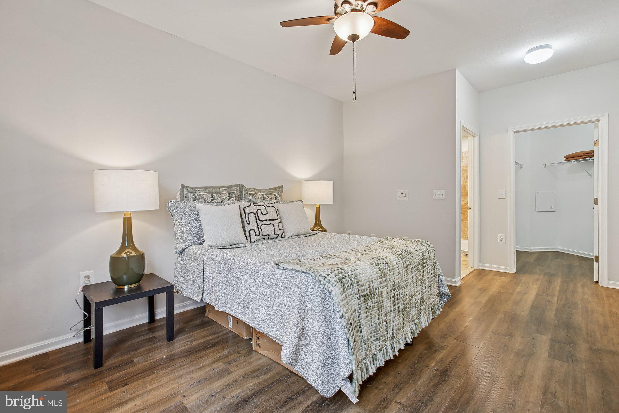 MARQUIS AT VIENNA STATION - Residential