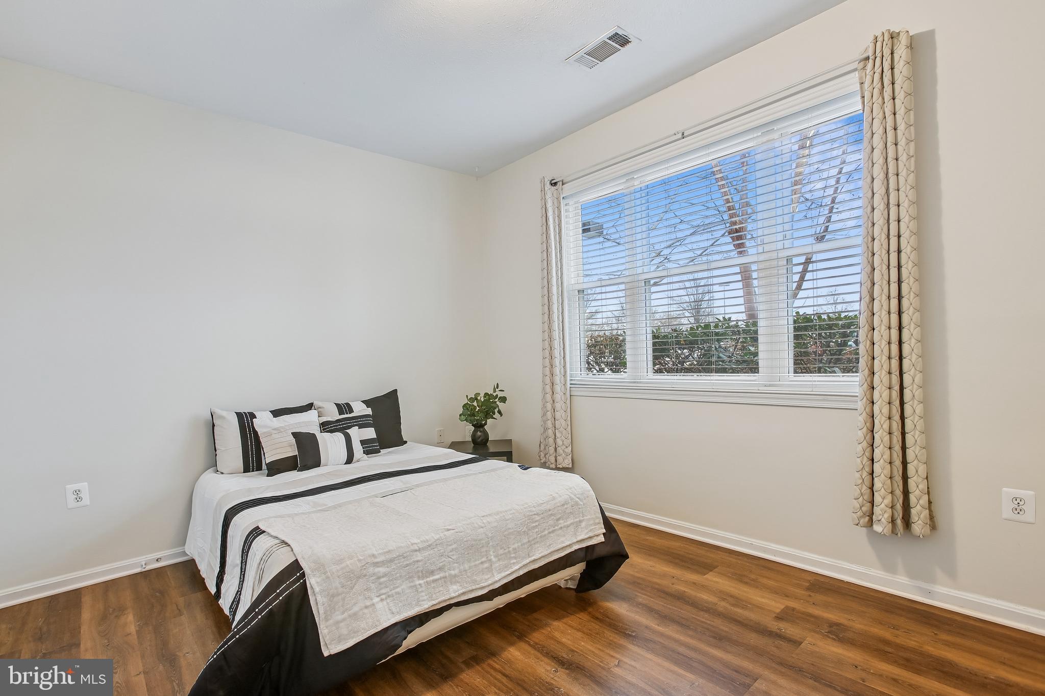 MARQUIS AT VIENNA STATION - Residential