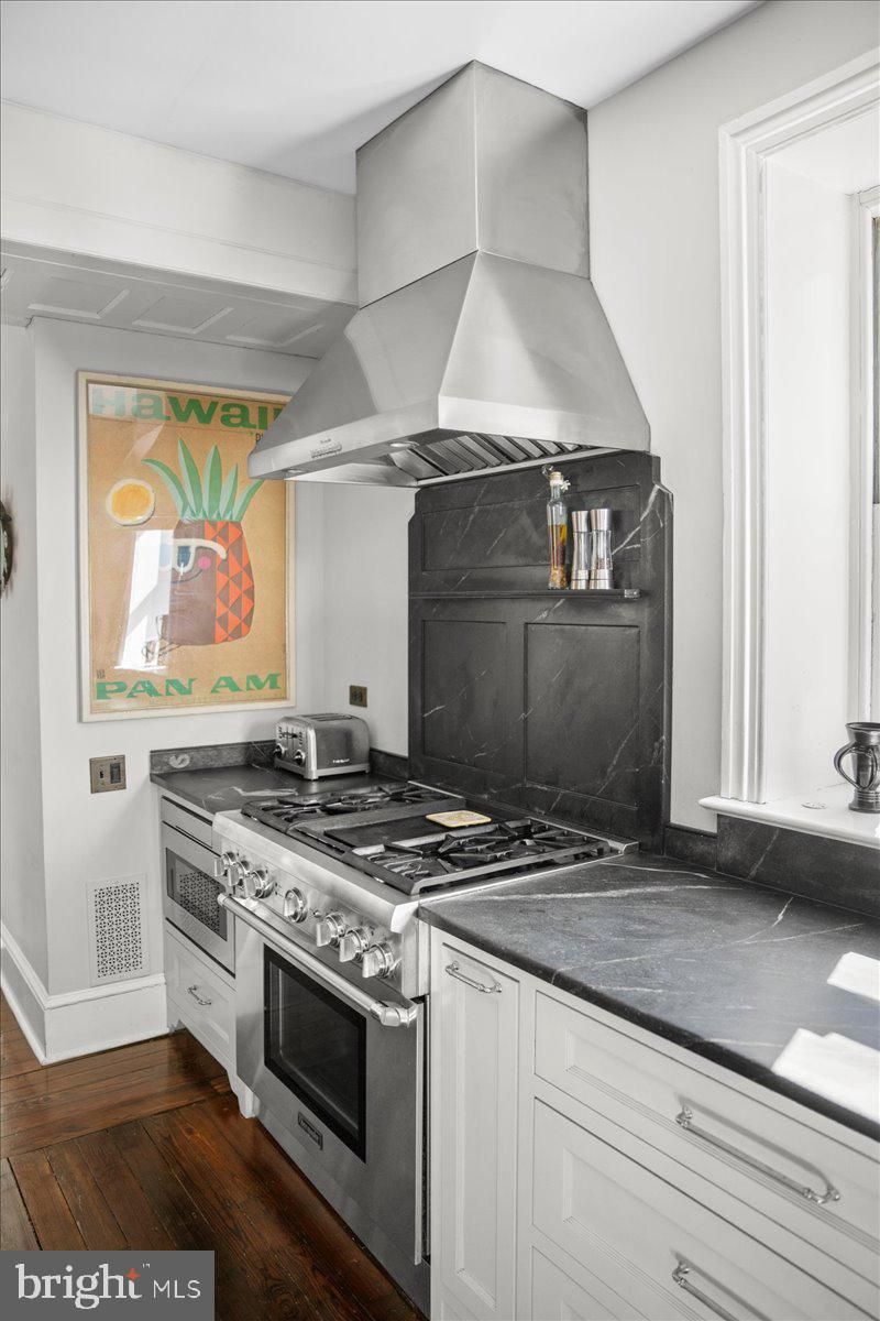 CHESTNUT HILL - Residential