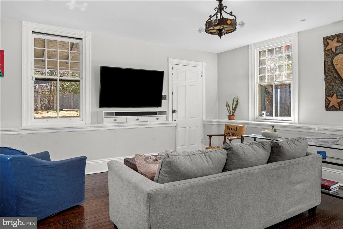 CHESTNUT HILL - Residential