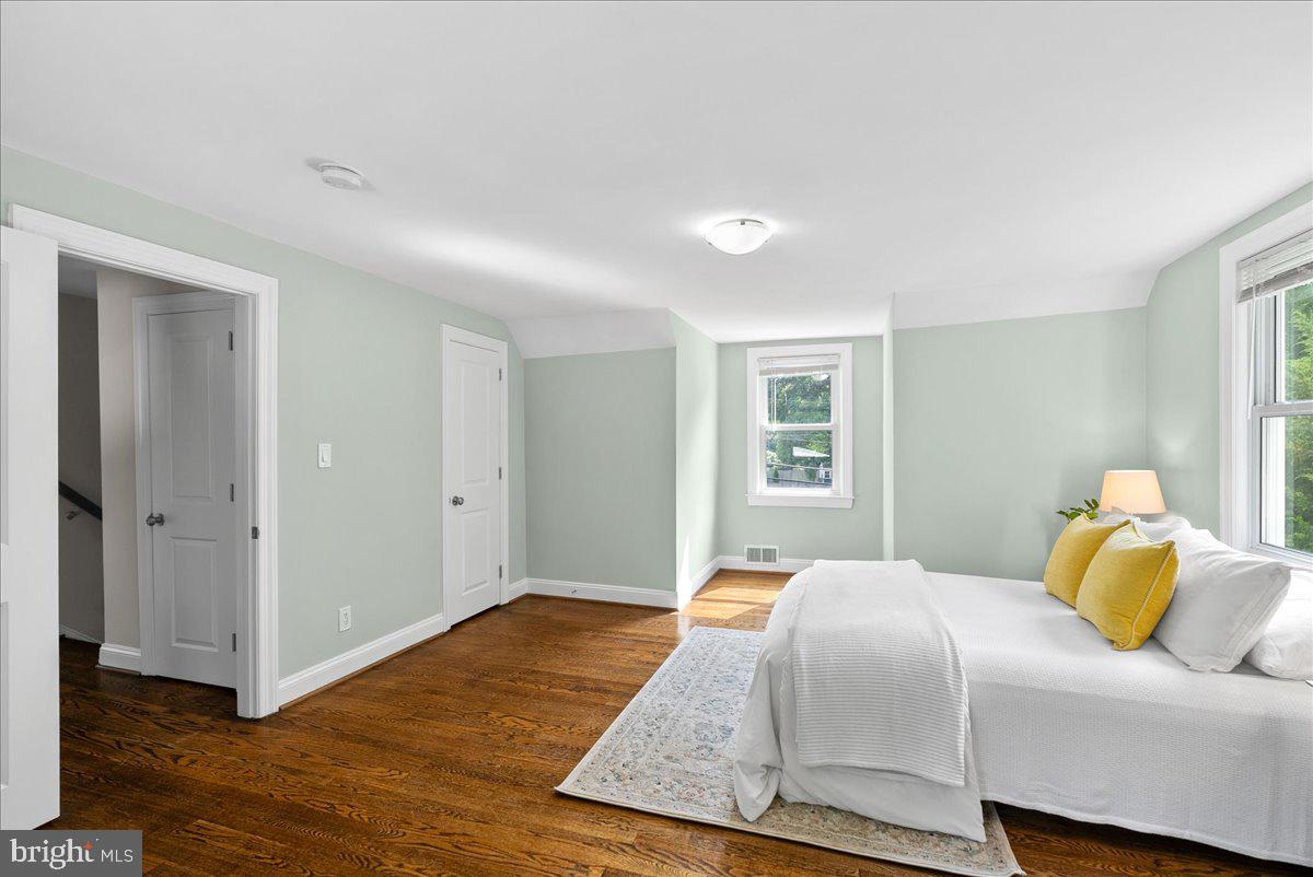 SLEEPY HOLLOW - Residential Lease