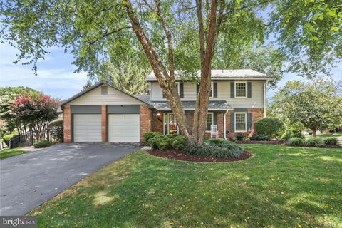 Photo of 1752 Glastonberry Road, POTOMAC, MD 20854 (MLS # MDMC2169660)