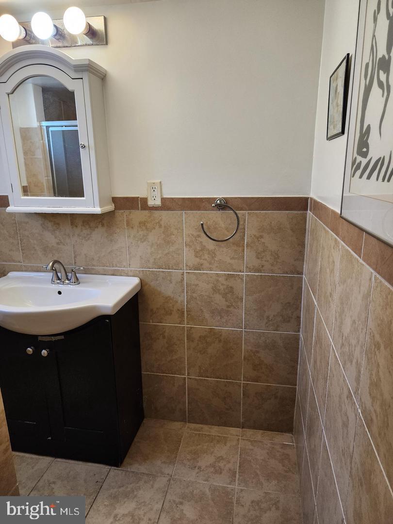 WILLIAMSBURG ESTATES - Residential Lease