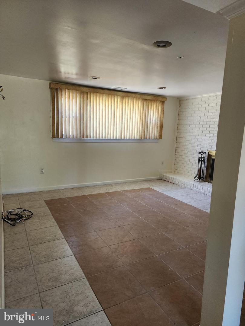 WILLIAMSBURG ESTATES - Residential Lease