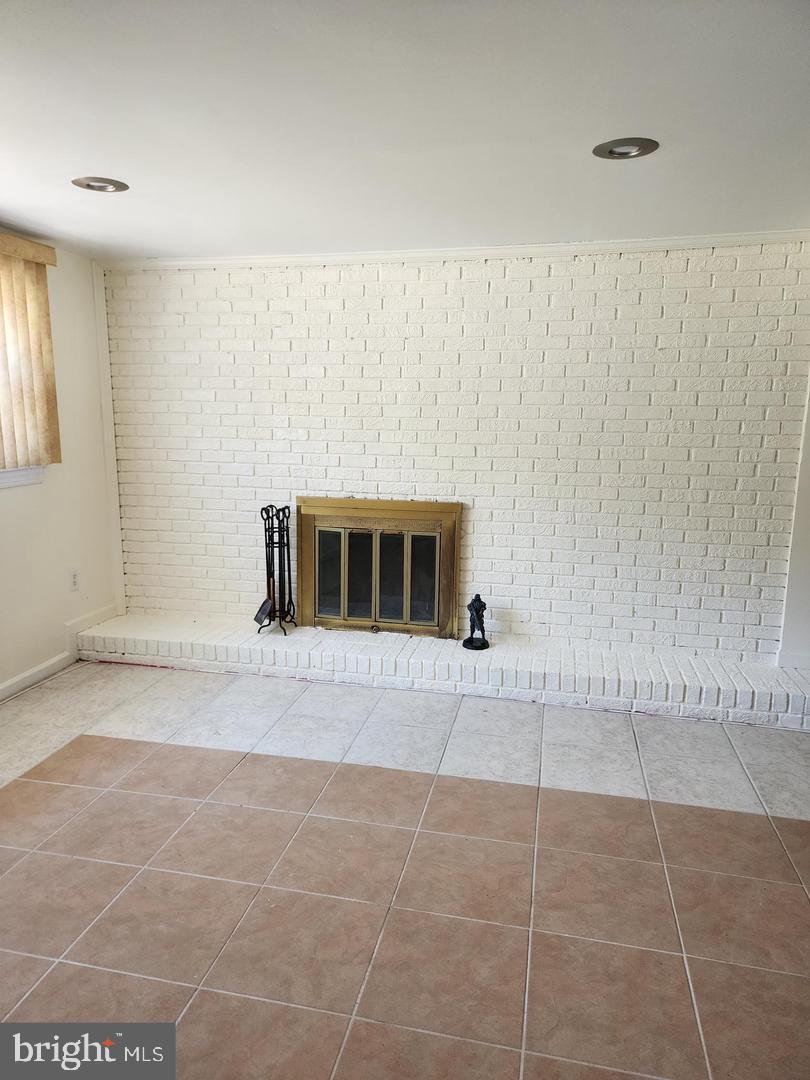 WILLIAMSBURG ESTATES - Residential Lease