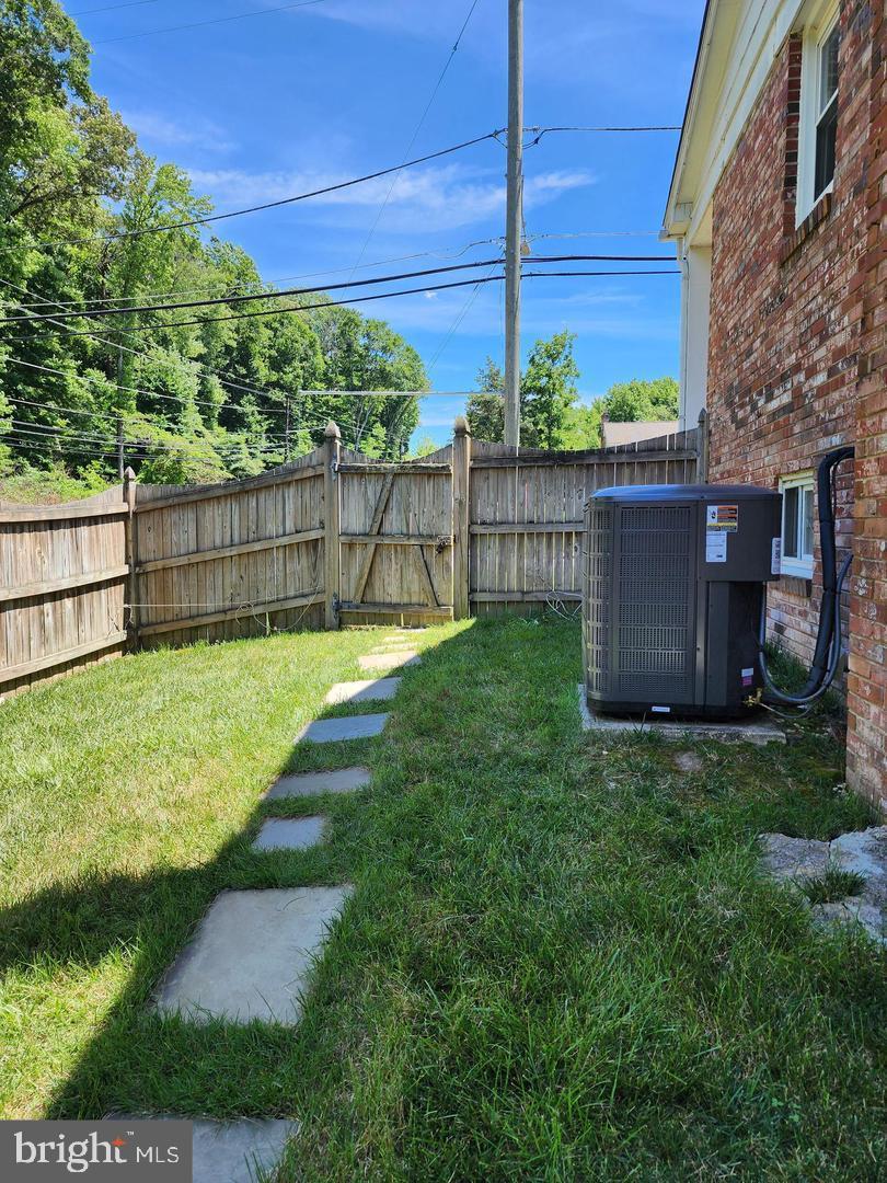 WILLIAMSBURG ESTATES - Residential Lease