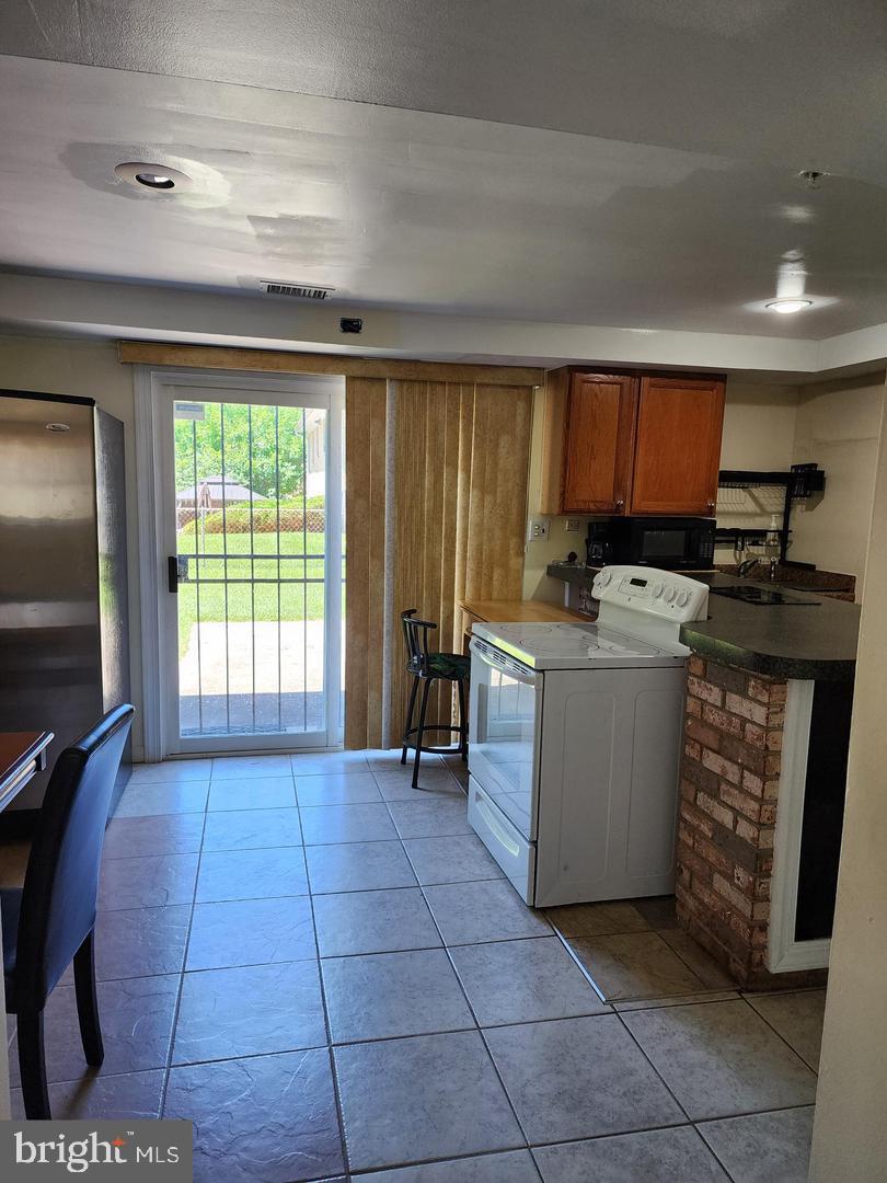 WILLIAMSBURG ESTATES - Residential Lease