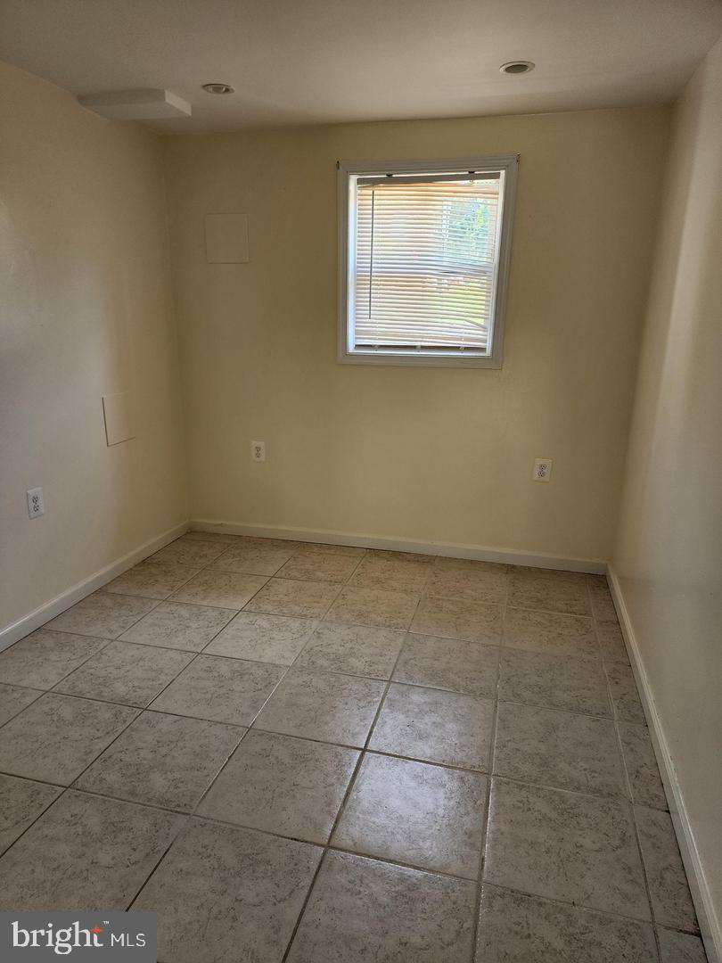 WILLIAMSBURG ESTATES - Residential Lease