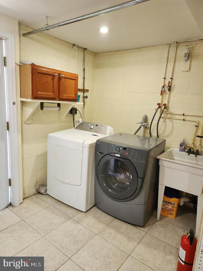 WILLIAMSBURG ESTATES - Residential Lease