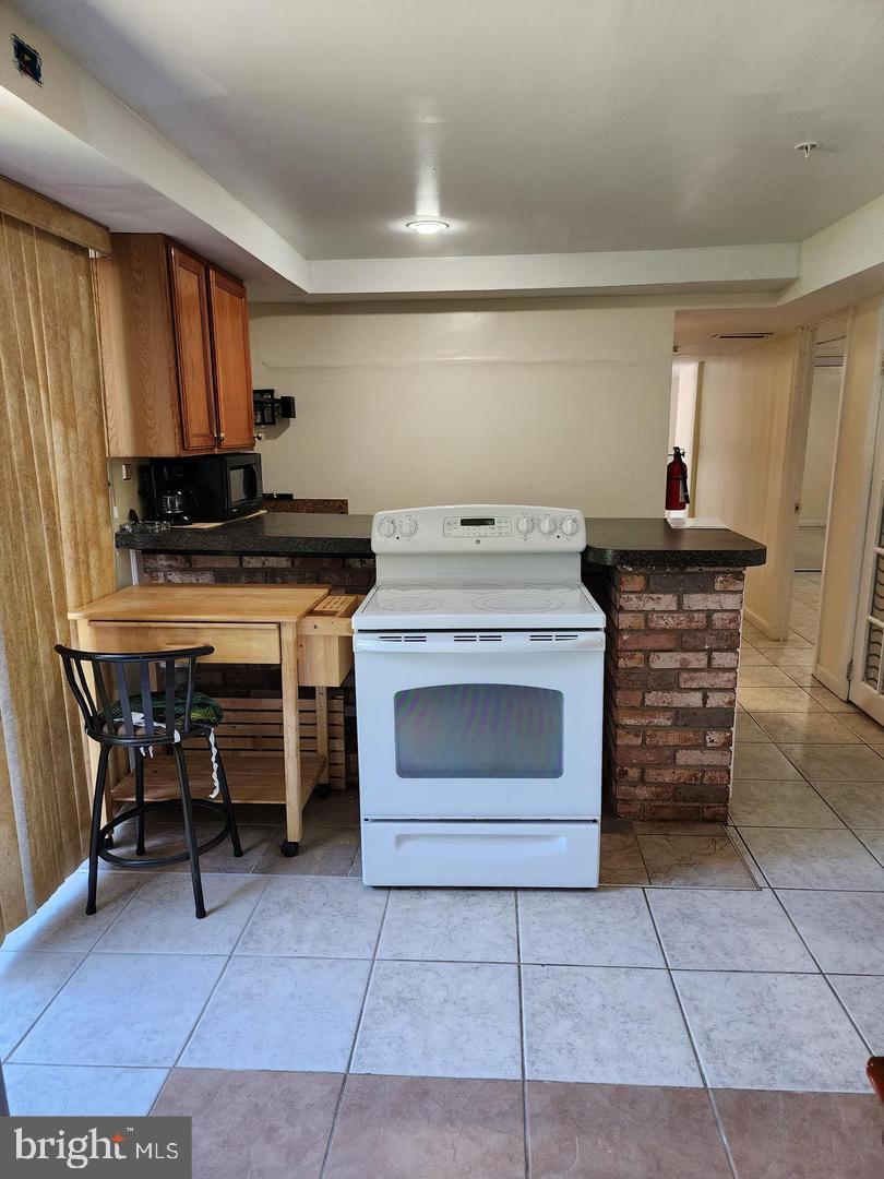 WILLIAMSBURG ESTATES - Residential Lease