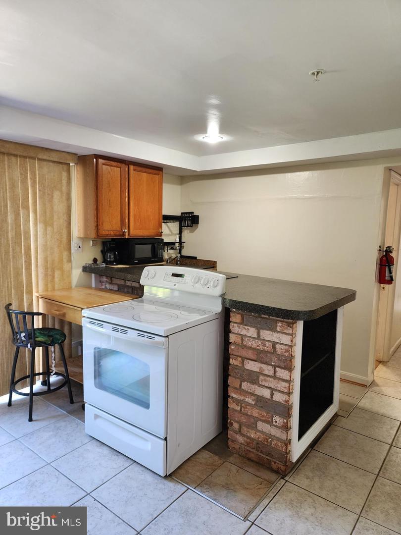 WILLIAMSBURG ESTATES - Residential Lease