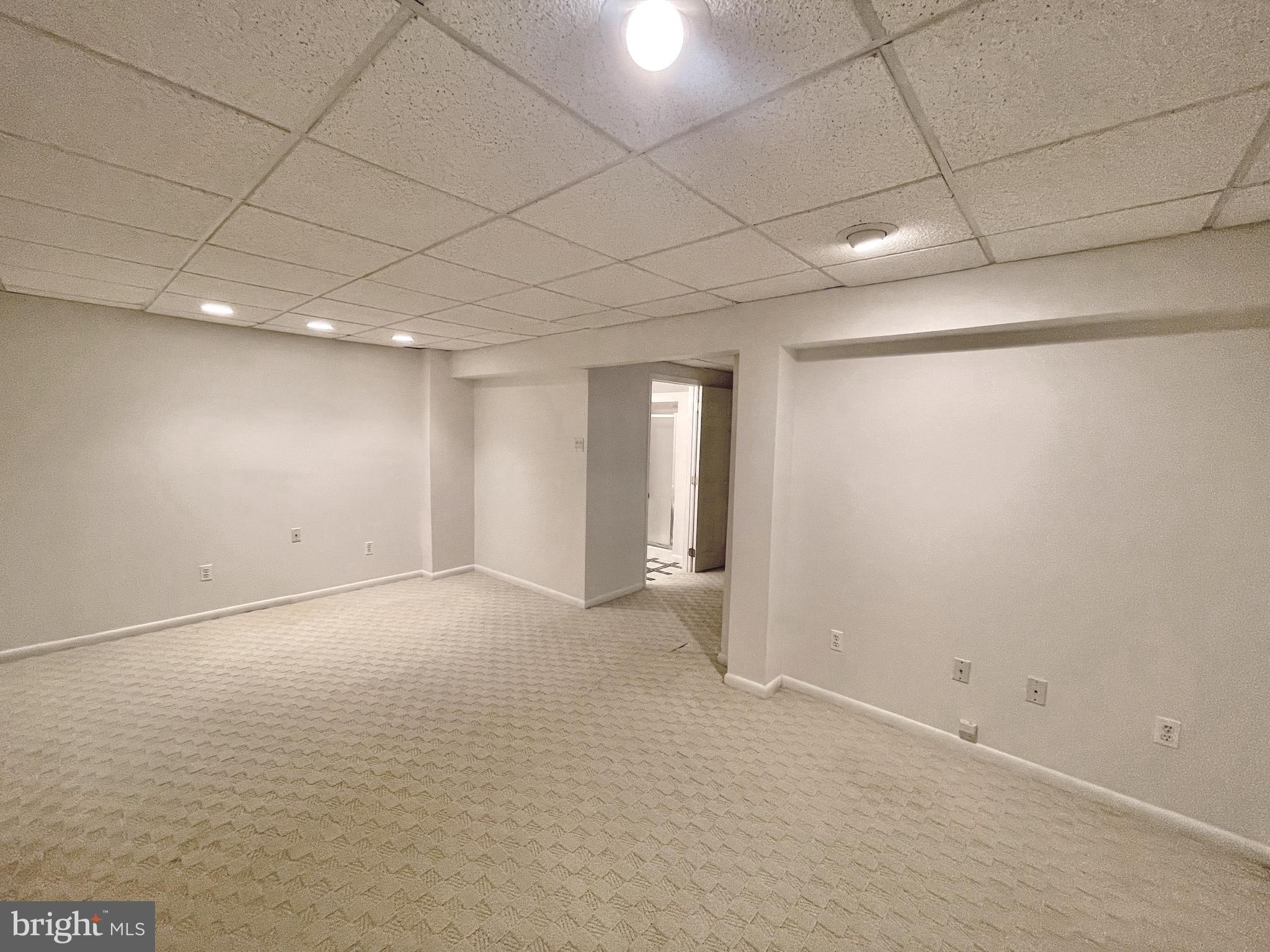 LAUREL WOODS - Residential Lease