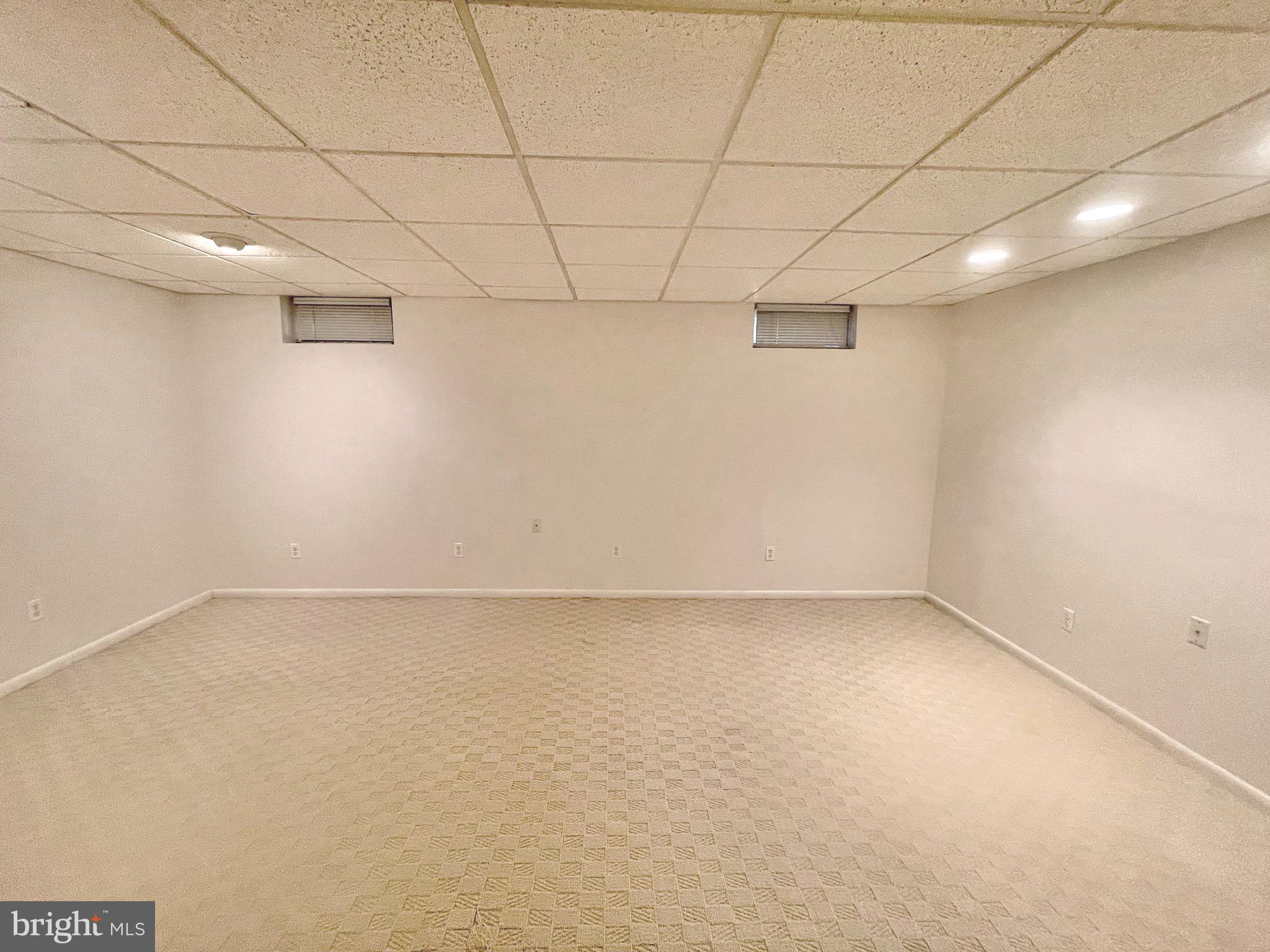 LAUREL WOODS - Residential Lease