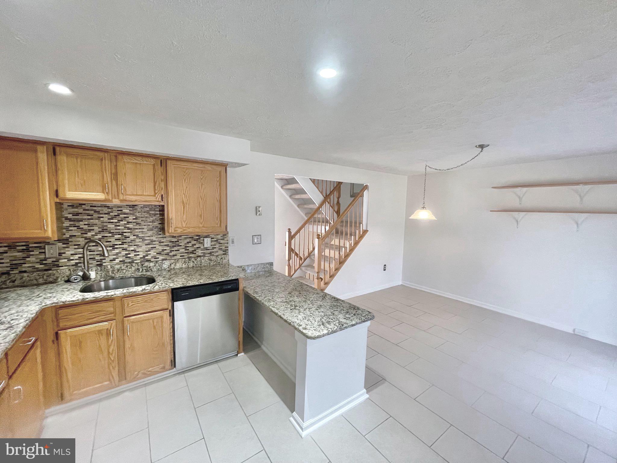 LAUREL WOODS - Residential Lease