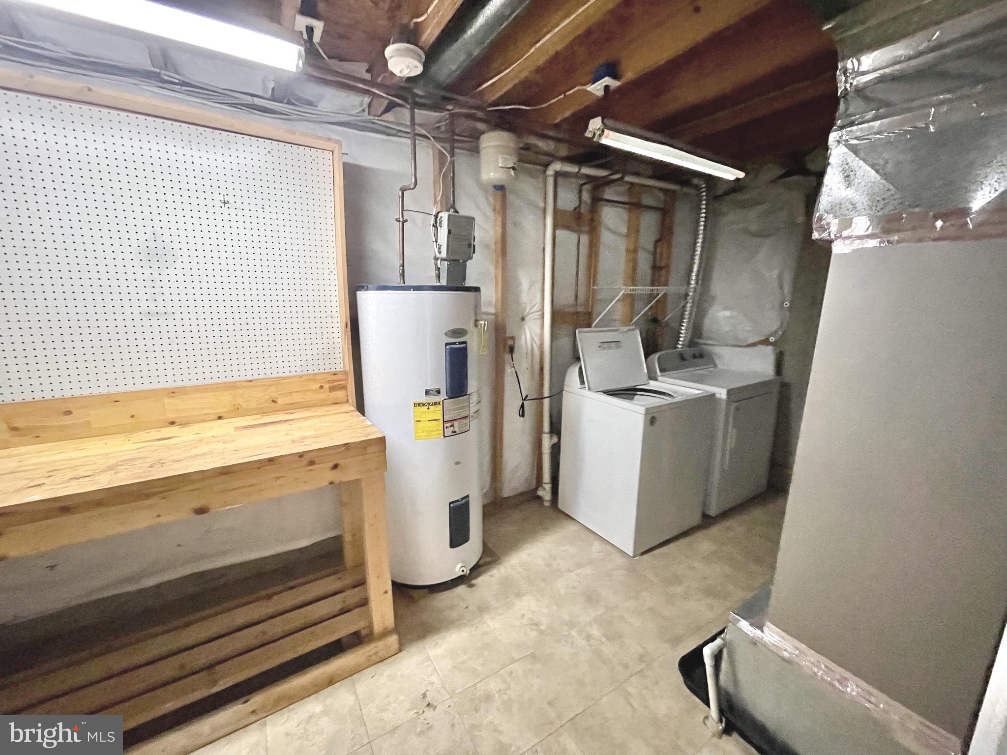 LAUREL WOODS - Residential Lease