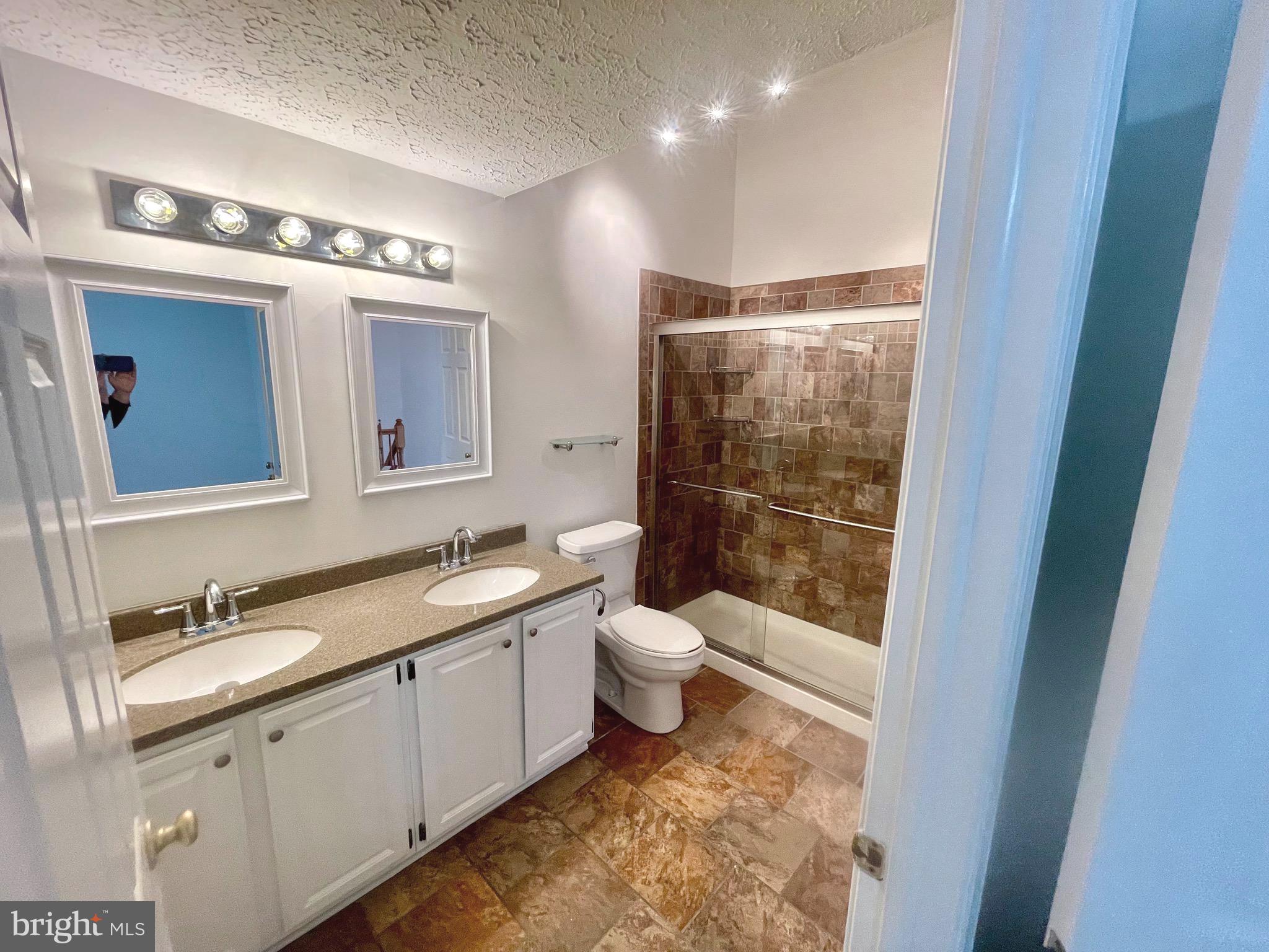 LAUREL WOODS - Residential Lease