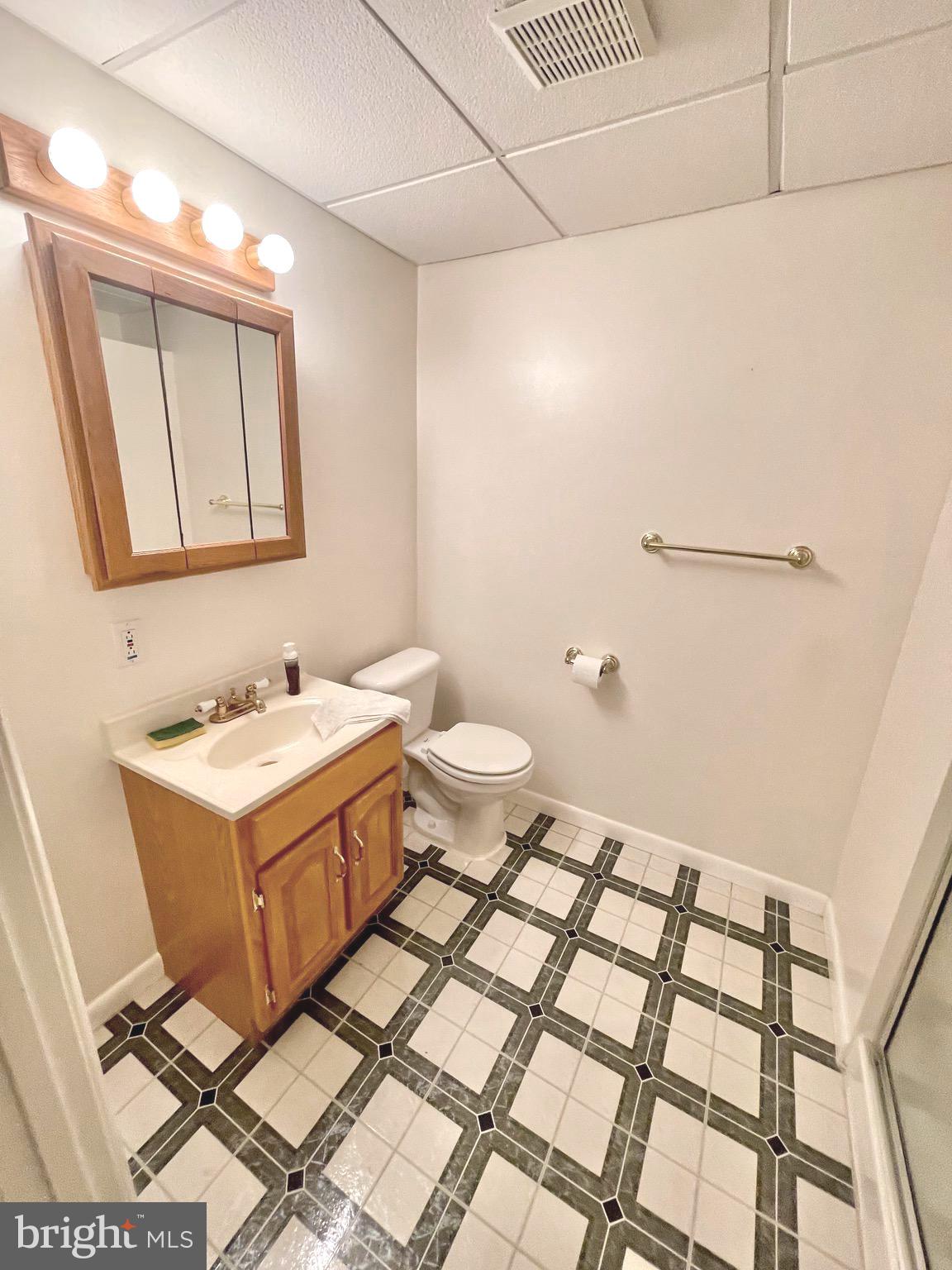 LAUREL WOODS - Residential Lease