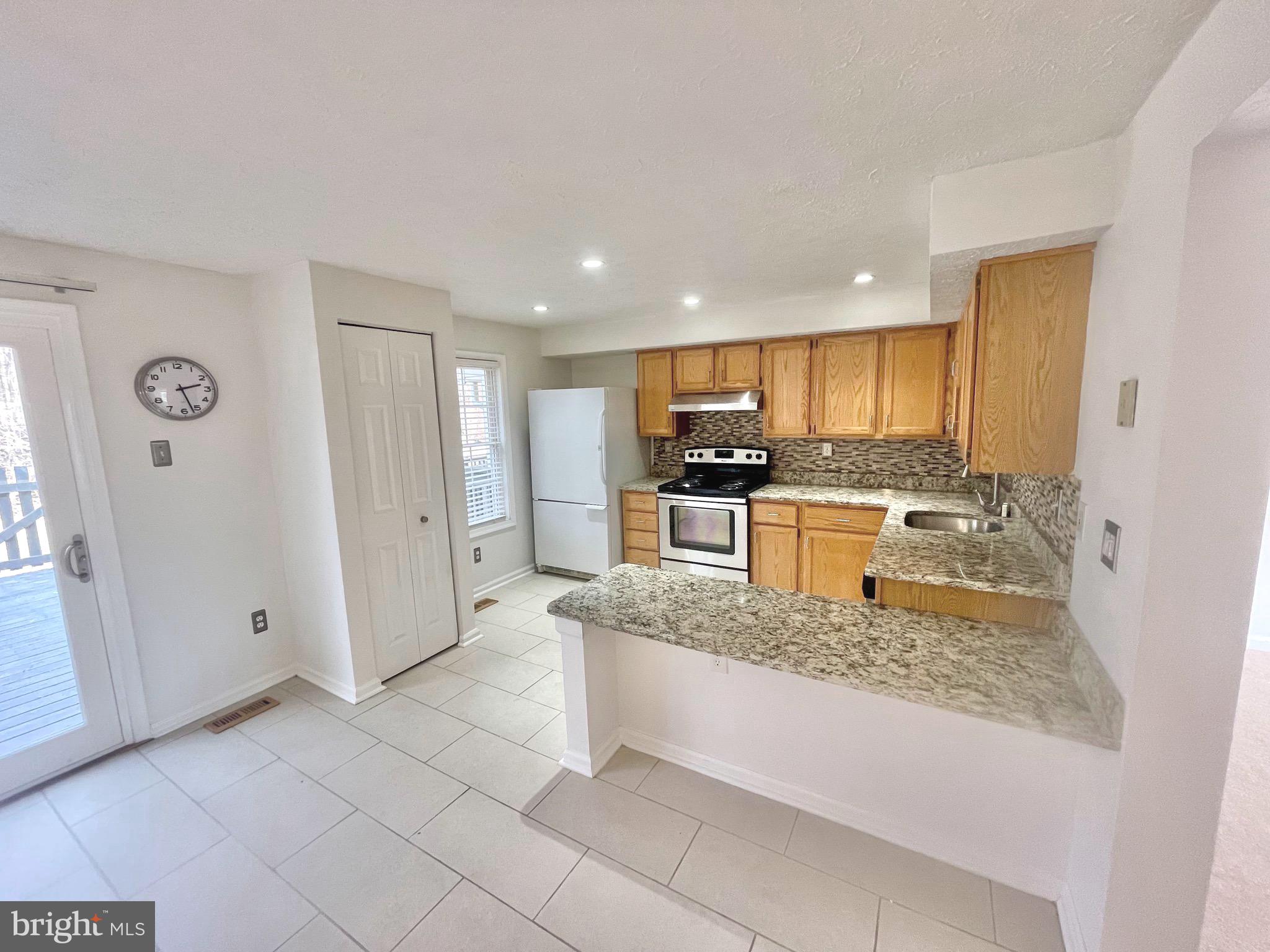 LAUREL WOODS - Residential Lease