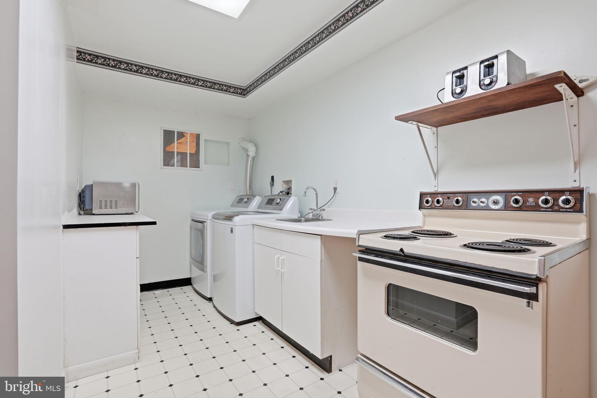 TEN HILLS - Residential