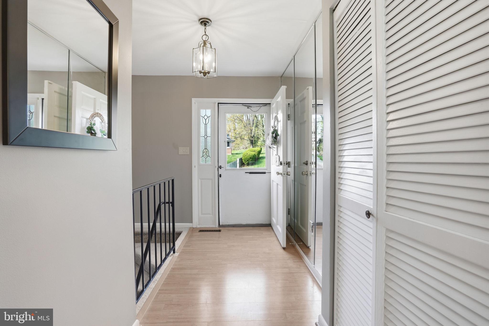 TEN HILLS - Residential