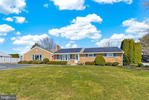 1099 CEDAR CREST DRIVE LEBANON PA 17046