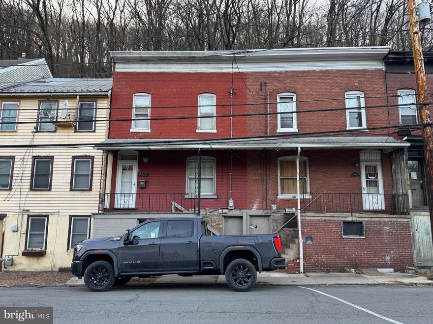 For Rent 3 Bedroom, 1 Bath Home
$1,000/month | $2,000 due at move-in
Spacious three-bedroom, one-bath home available for rent. Features comfortable living space and on-street parking. W,S,T included in rent.
Requirements:
Monthly income of at least $3,000
Minimum 500 credit score with acceptable credit history
Clean background check required
Pets permitted restrictions apply by quantity, size, and breed. Additional $25/month per pet fee.
Application must be completed and approved before a showing can be scheduled.