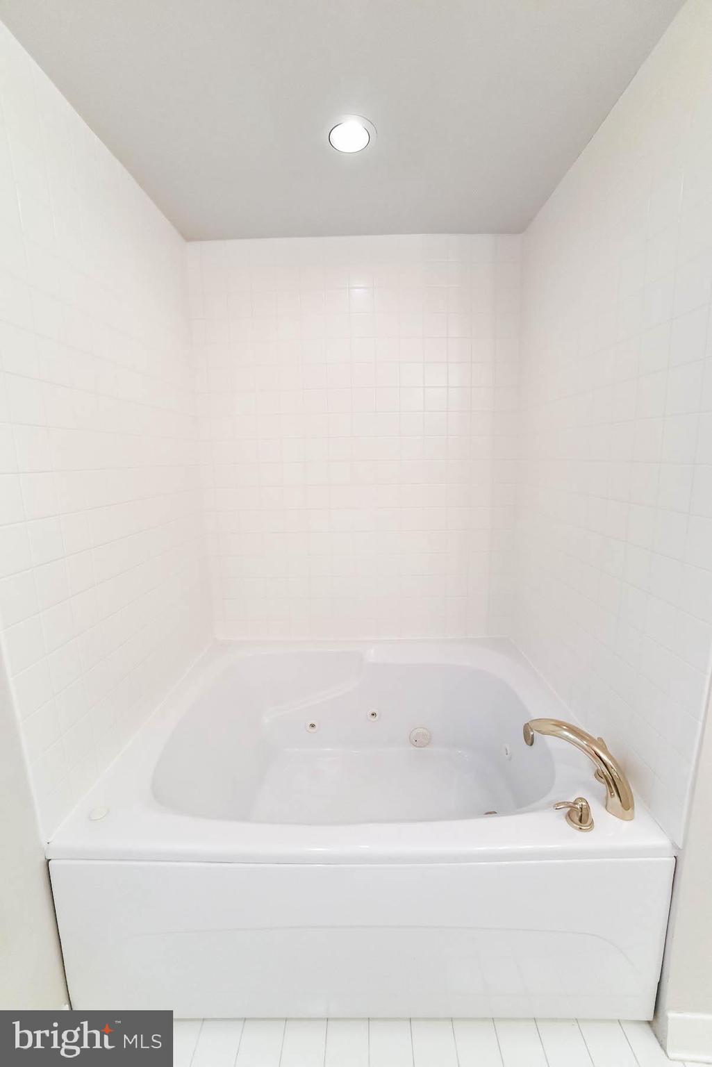 SOLOMONS LANDING - Residential Lease