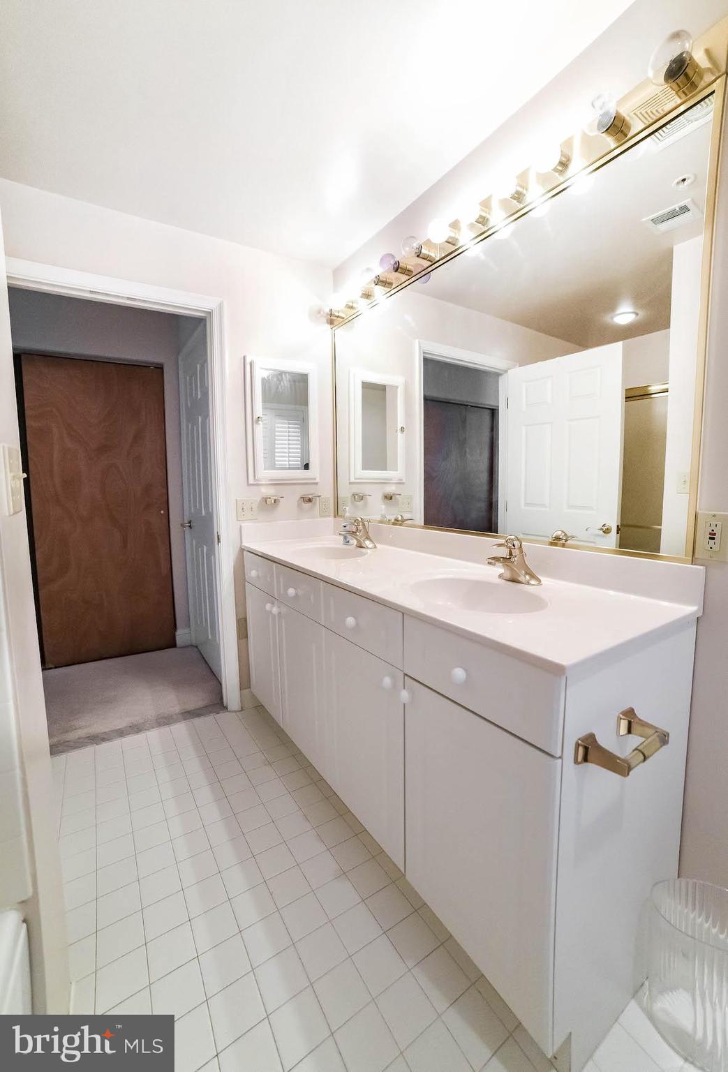 SOLOMONS LANDING - Residential Lease