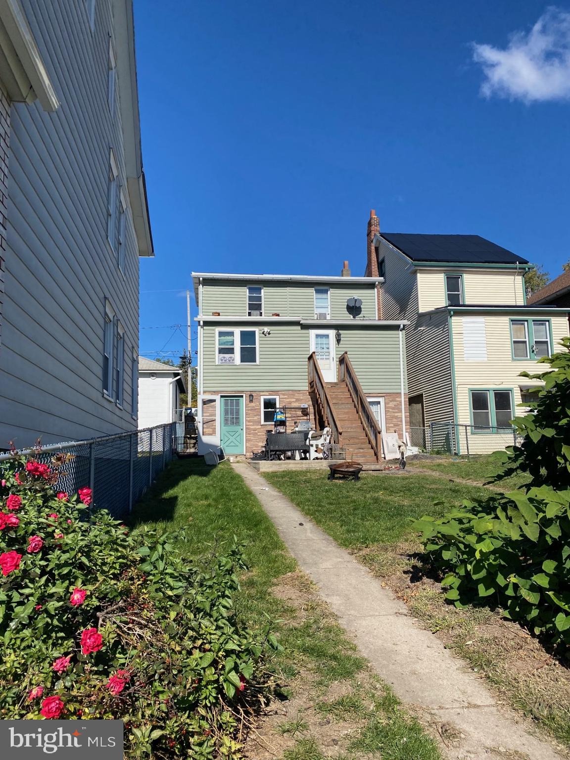 207 - 209 E MCMURTRIE STREET