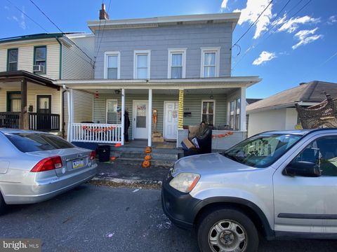 207 - 209 E MCMURTRIE STREET SUMMIT HILL PA 18250