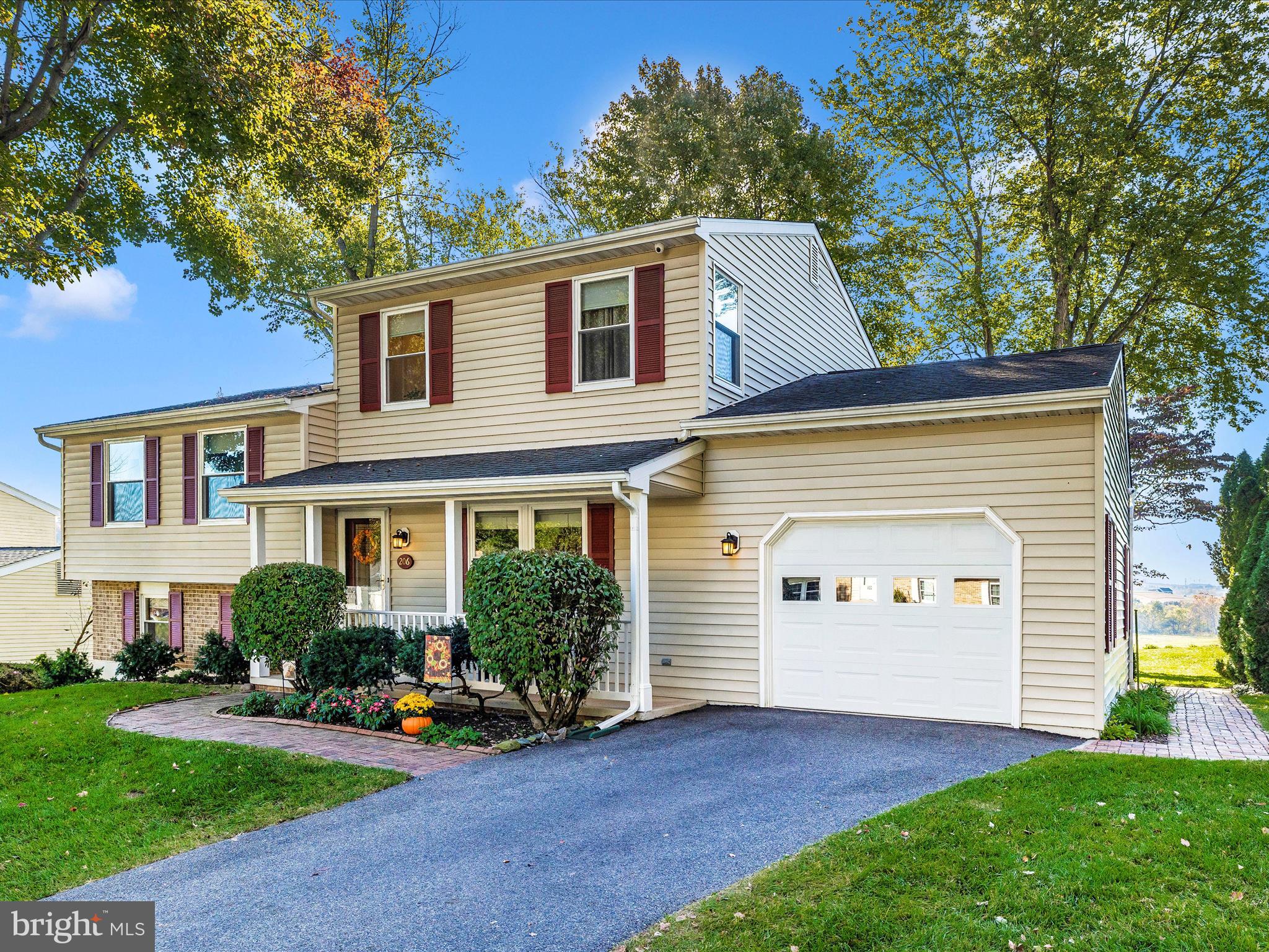 GLADE TOWN - Residential