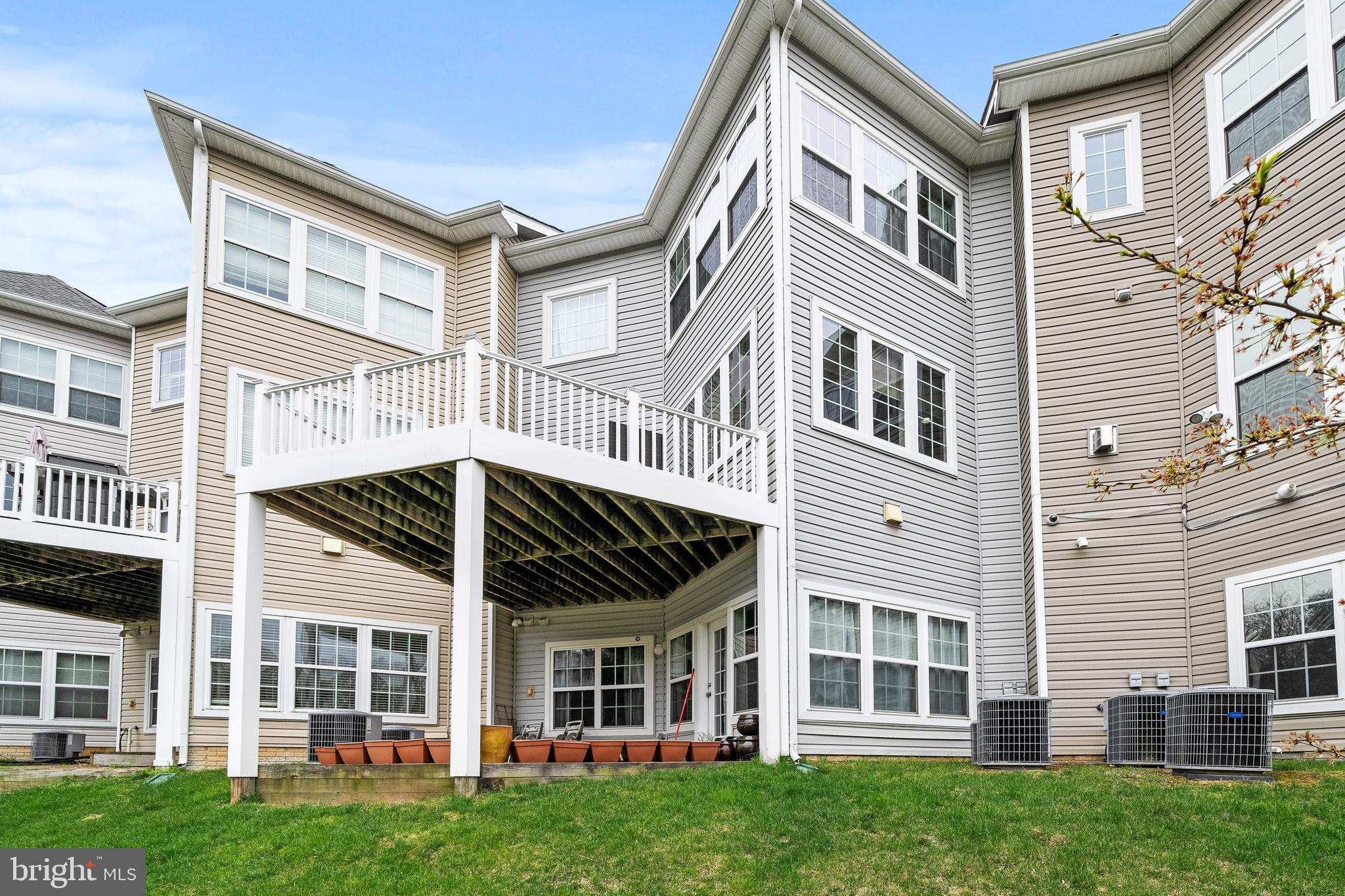 STONE LAKE - Residential