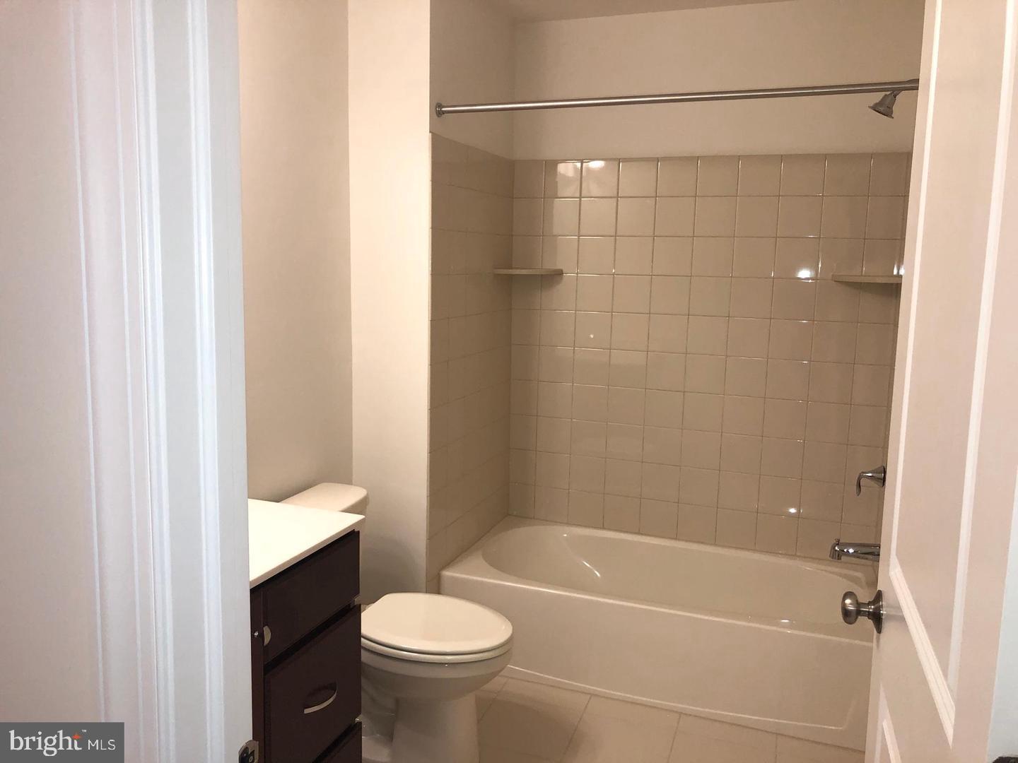 COURTS AT BRYNWOOD - Residential Lease