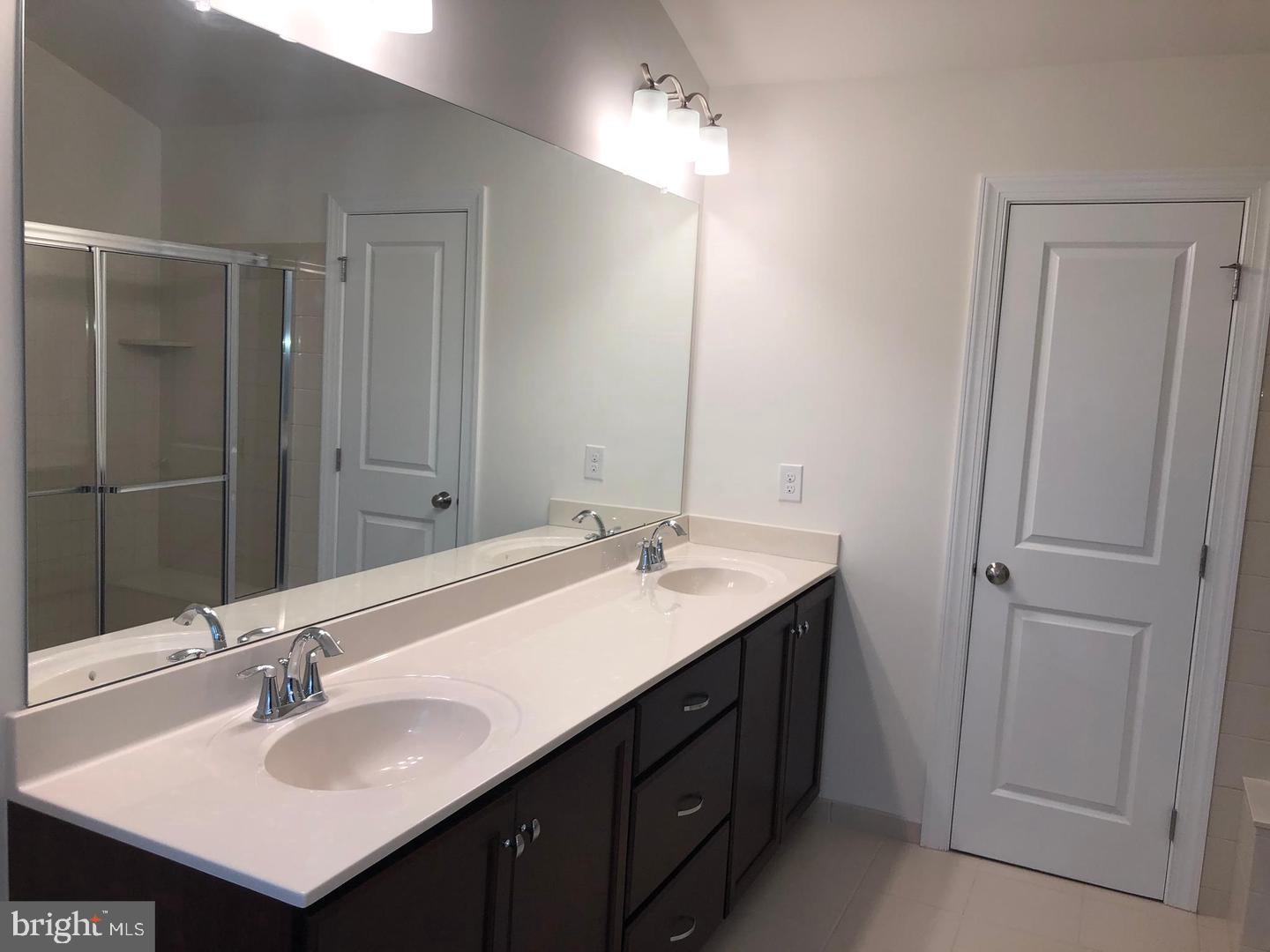 COURTS AT BRYNWOOD - Residential Lease