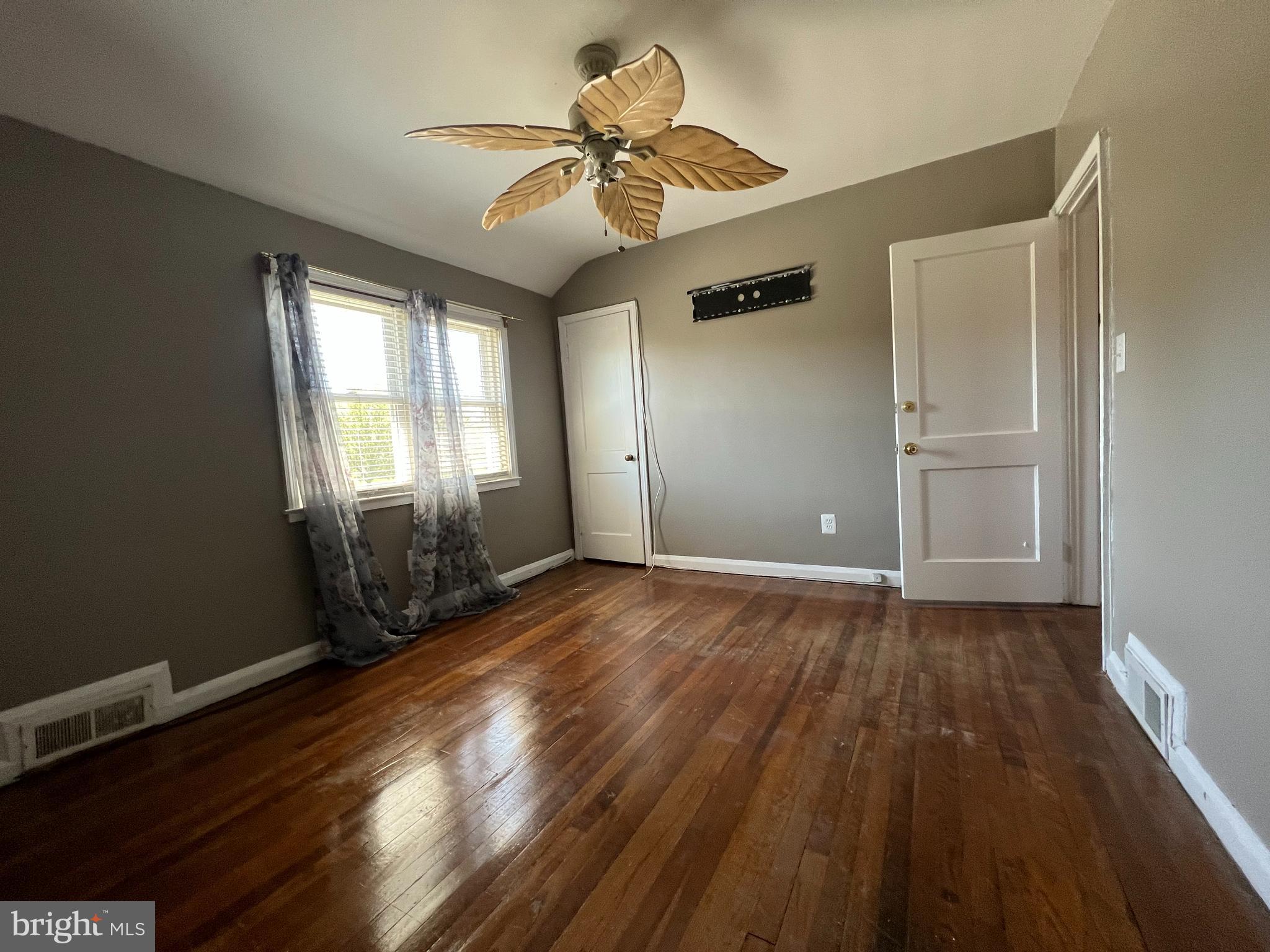 GOVANS - Residential Lease