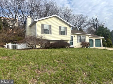 6104 LOCUST LANE MECHANICSBURG PA 17050