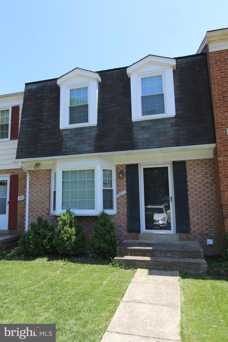 Like new town home in a great Lake Ridge location, just off Mohican near Middle School.  Totally updated with everything new:flooring, kitchen, appliances,paint and more.  This home feels new, bright open and welcoming.  You won't find anything better in this price range in Lake Ridge so close to schools and recreation facilities