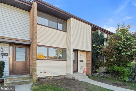 7 Twin Rivers Dr N, East Windsor, NJ MLS: NJME2067352