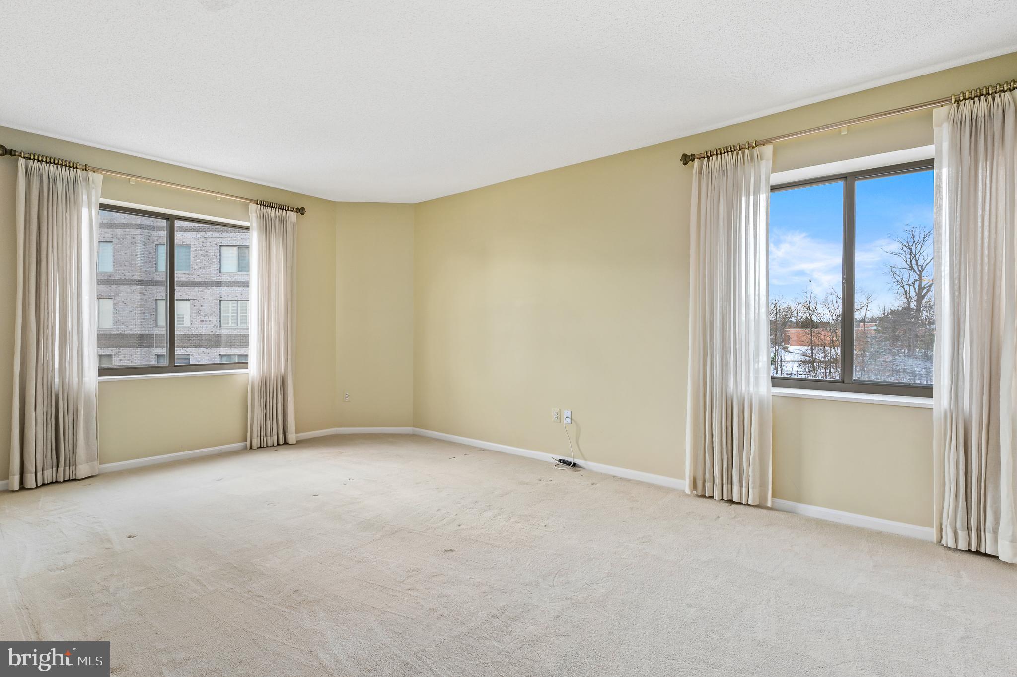 LANSDOWNE WOODS - Residential