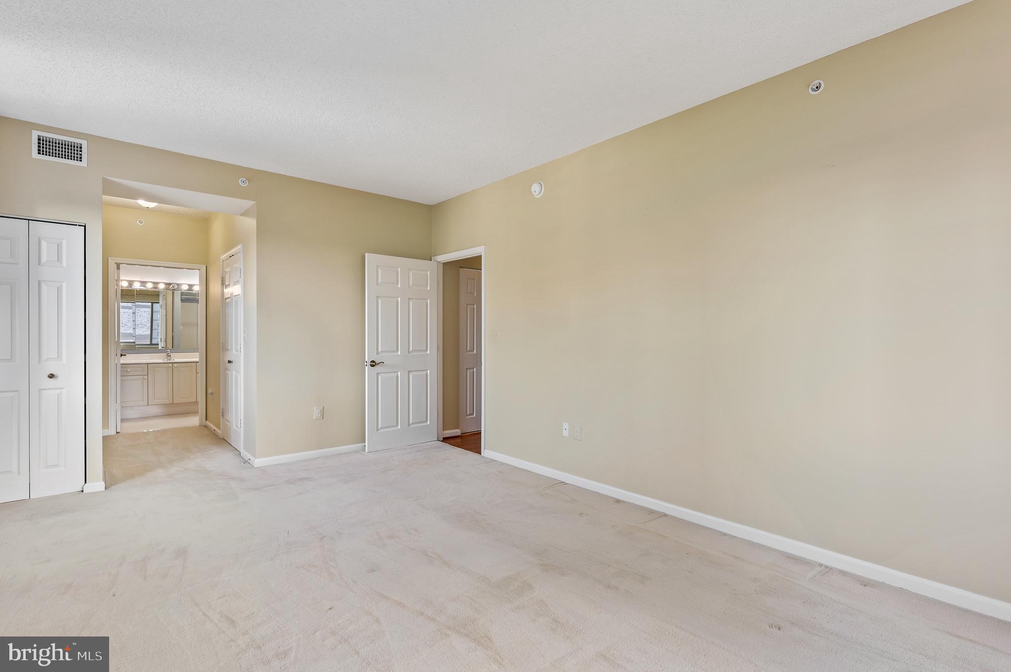 LANSDOWNE WOODS - Residential