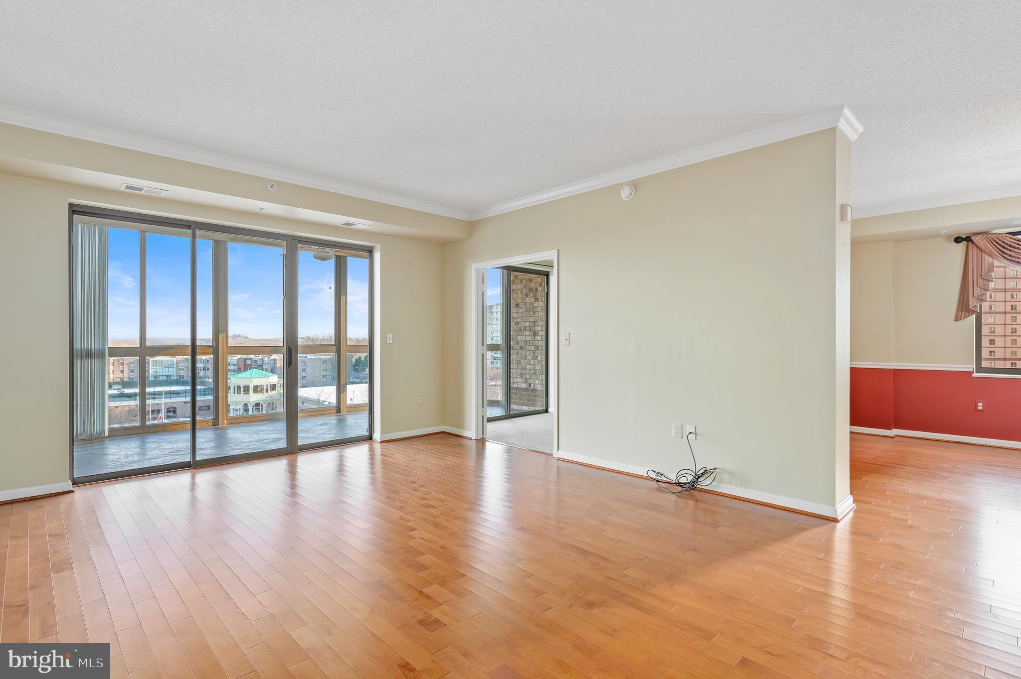 LANSDOWNE WOODS - Residential