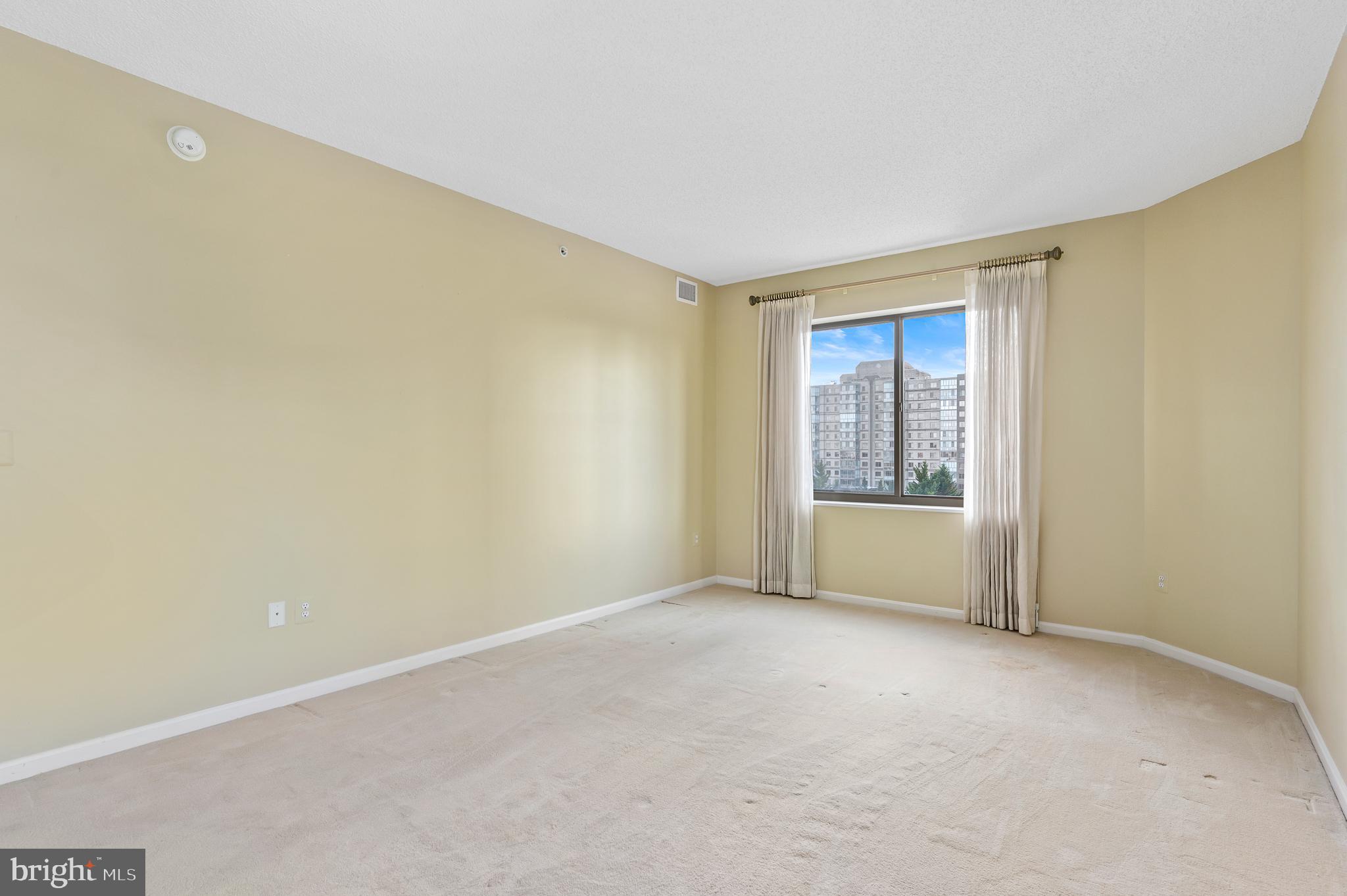 LANSDOWNE WOODS - Residential