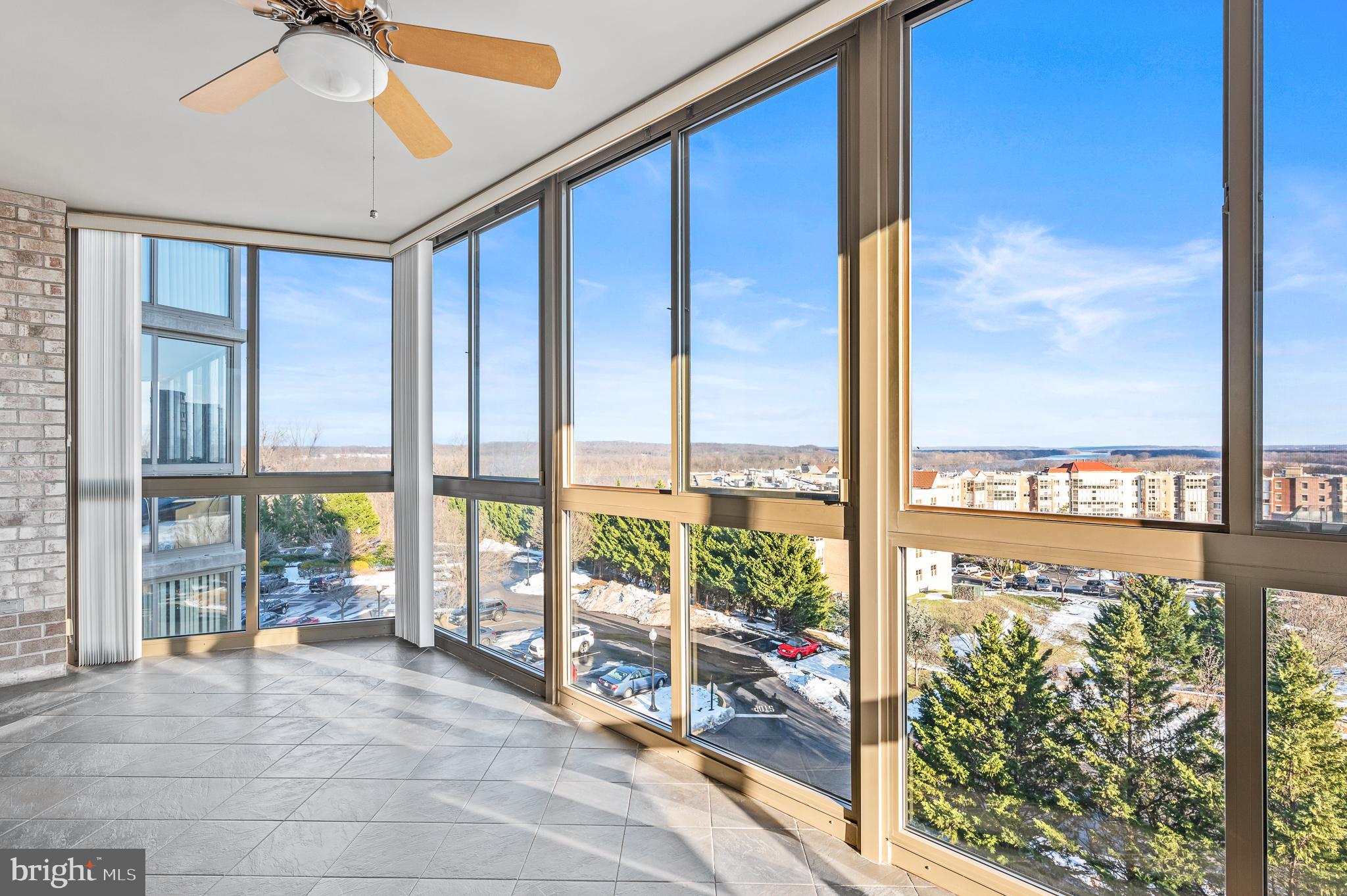 LANSDOWNE WOODS - Residential