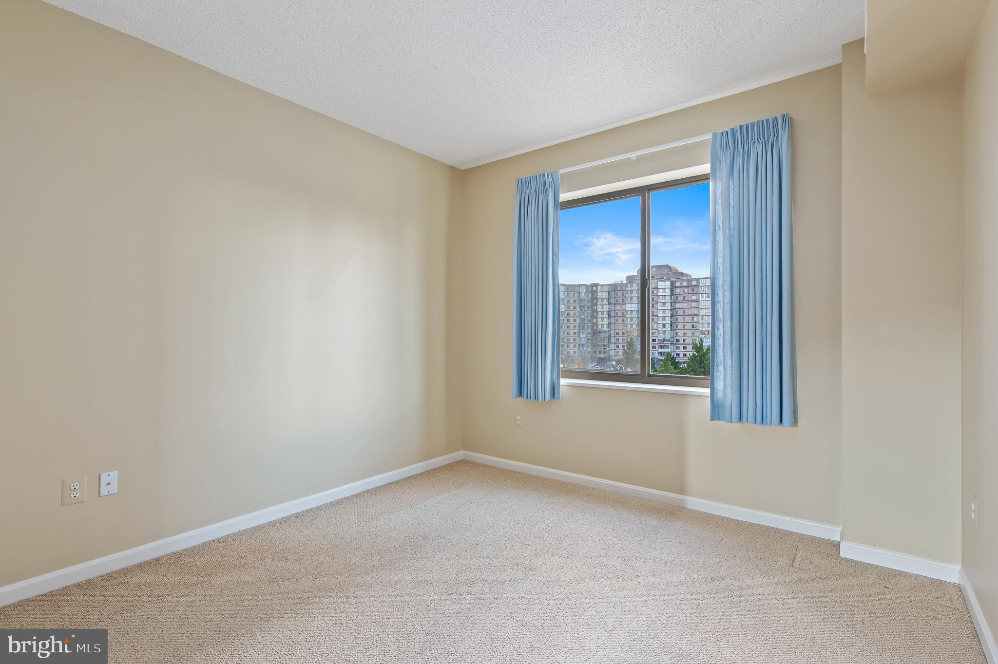 LANSDOWNE WOODS - Residential