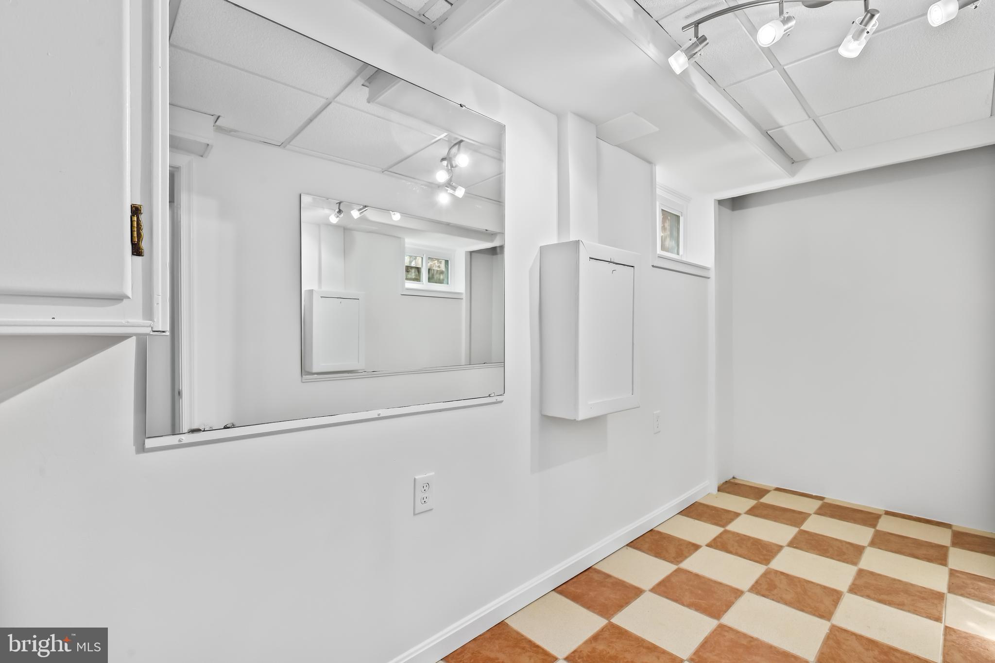 LAKE BRADDOCK - Residential