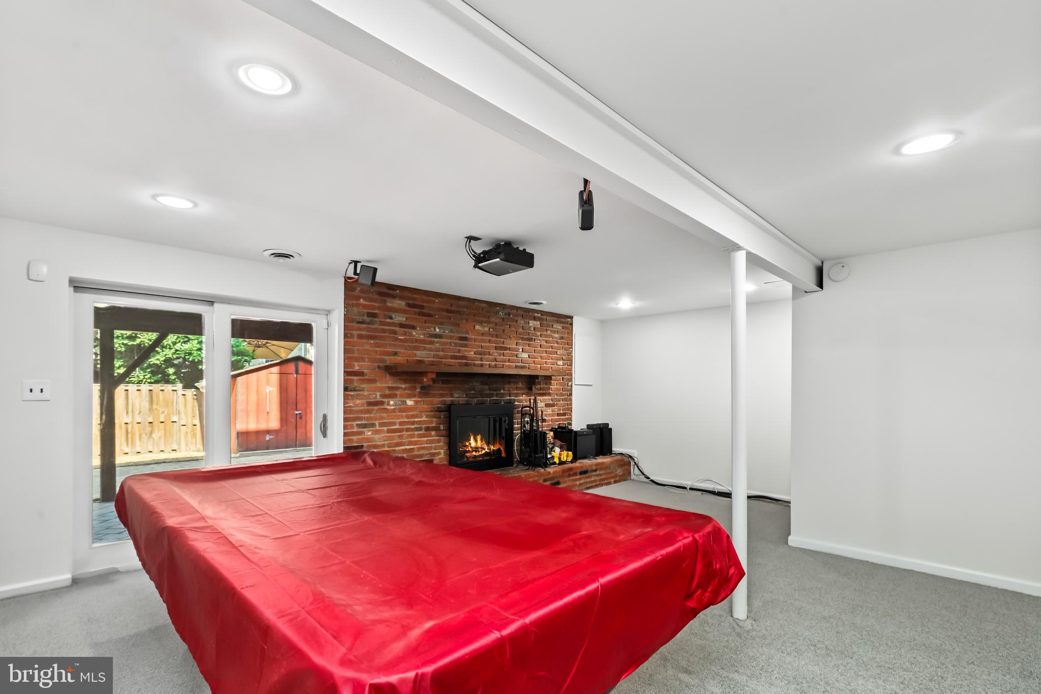 LAKE BRADDOCK - Residential