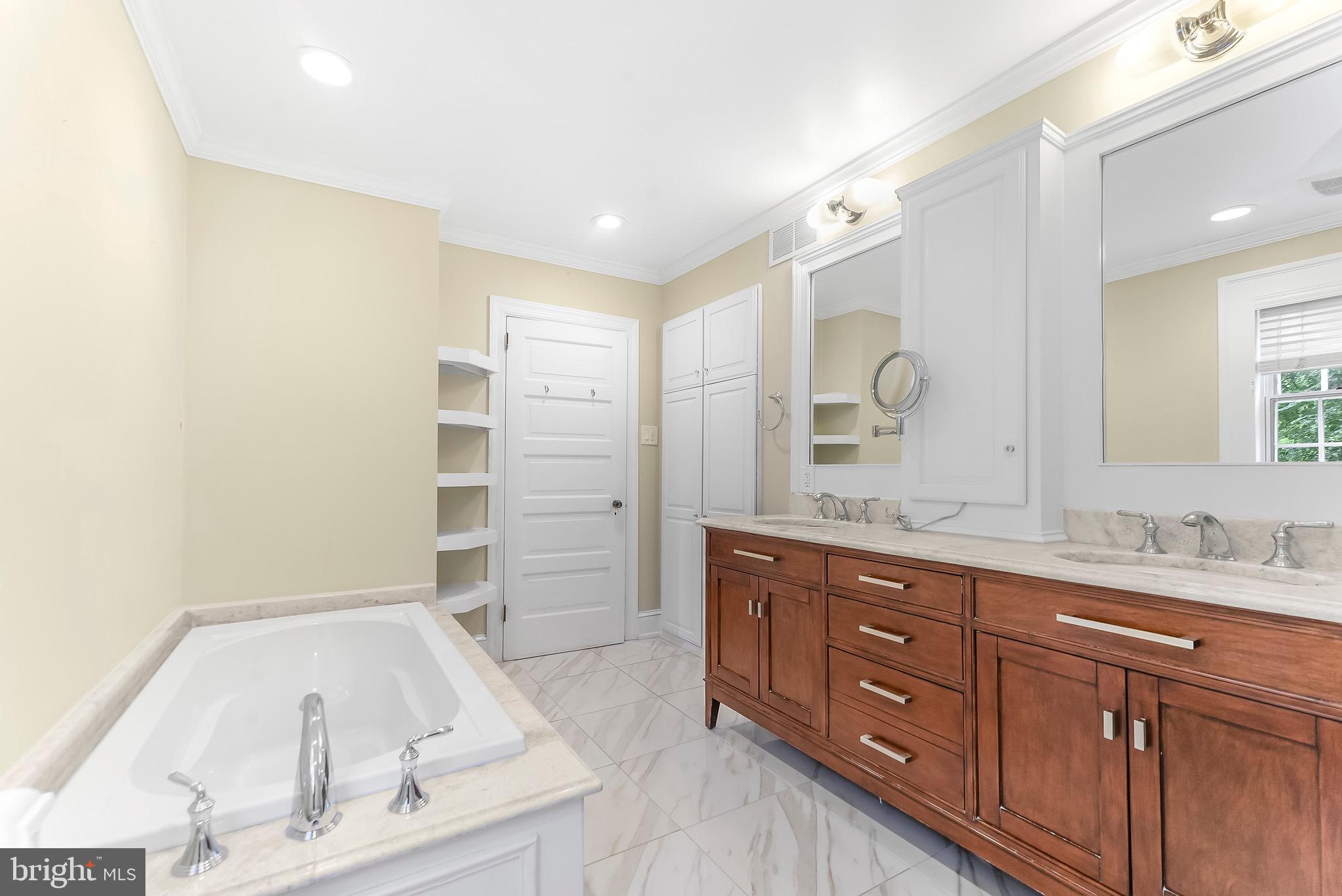 WYNNEWOOD - Residential