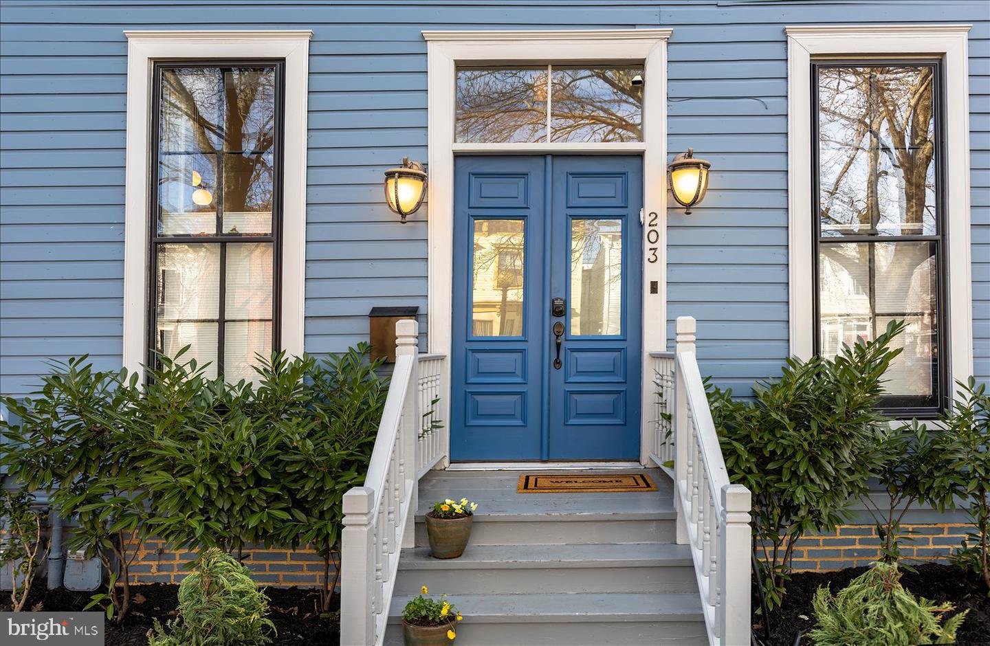 203 9TH STREET SE