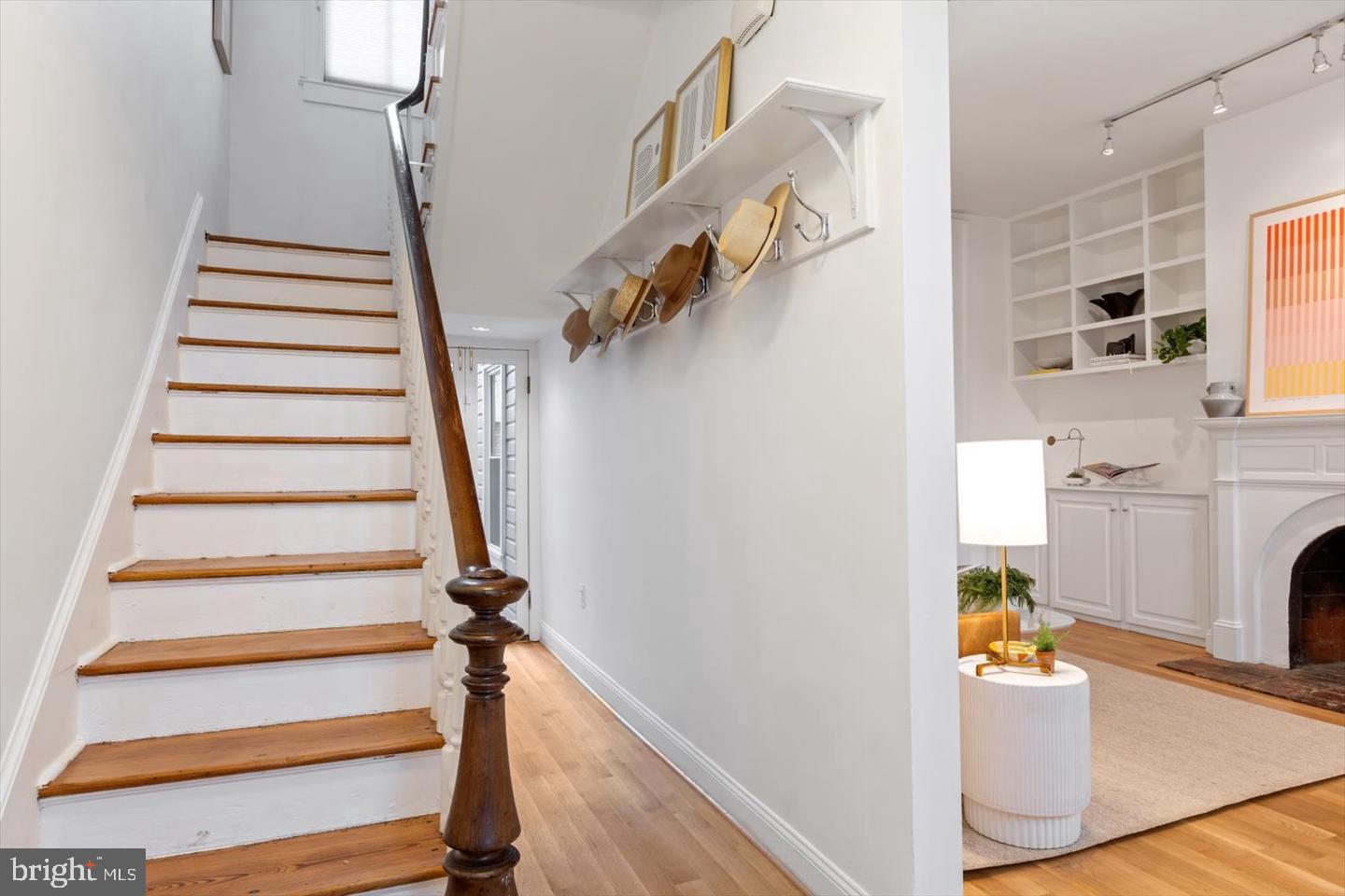 203 9TH STREET SE